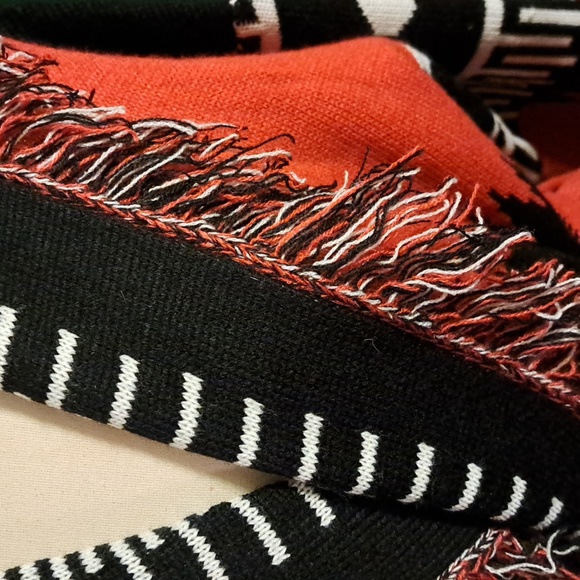 Akira Sweater - Picture 2 of 5